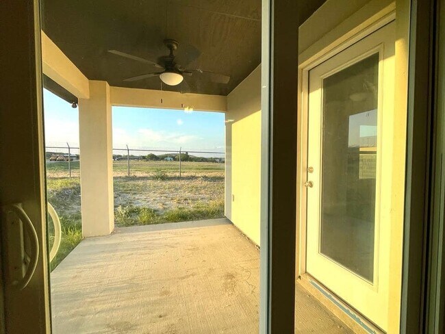 Building Photo - 7106 El Meson Dr
