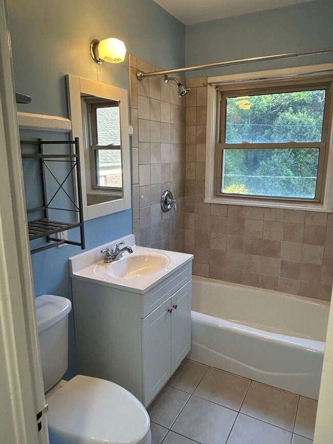 Building Photo - Greenville, 1BD, 1BD, 780SF