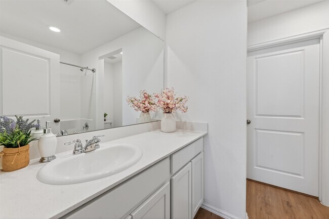 Building Photo - 7402 Clover Chase Dr