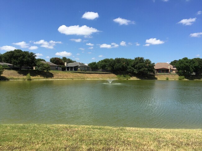 Building Photo - Towne Lake - Amazing Lake Views!
