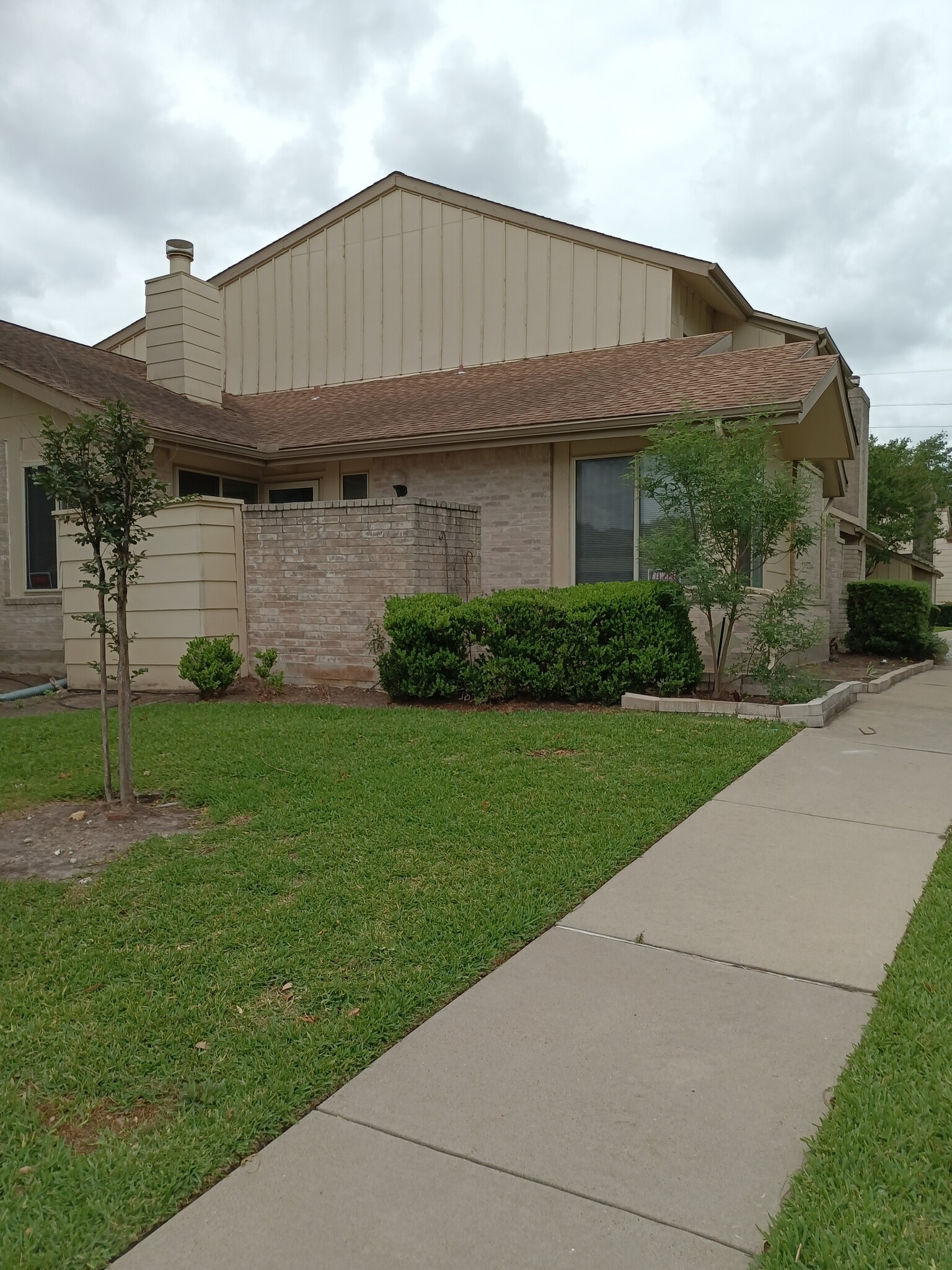 This is a beautiful property that's newly renovated. It's in a great location in the Houston oil cor - 2932 Meadowgrass Ln