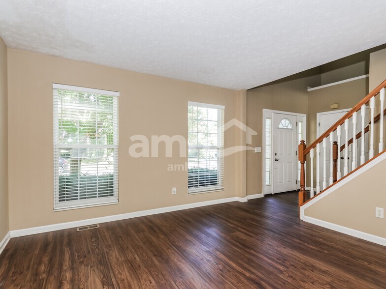 Building Photo - 5192 Summerset Dr