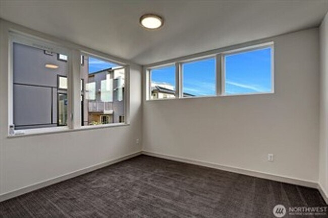 Building Photo - 3bd/2.5ba Seattle Townhome