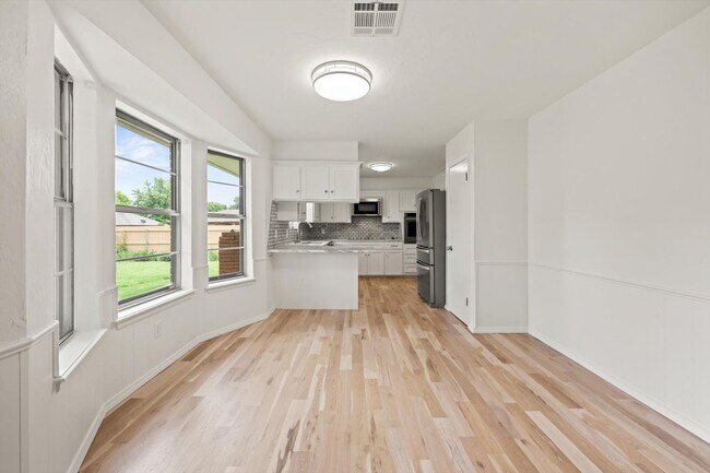 Building Photo - Modern Details and Interiors to a sought-a...
