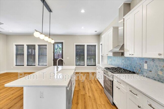 Building Photo - 1716 Reynolds St