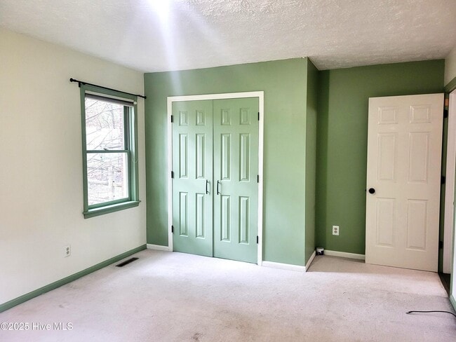 Building Photo - 316 Stornoway Dr