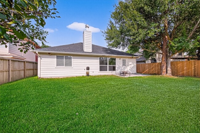 Building Photo - 16414 Sylvan Dale Dr