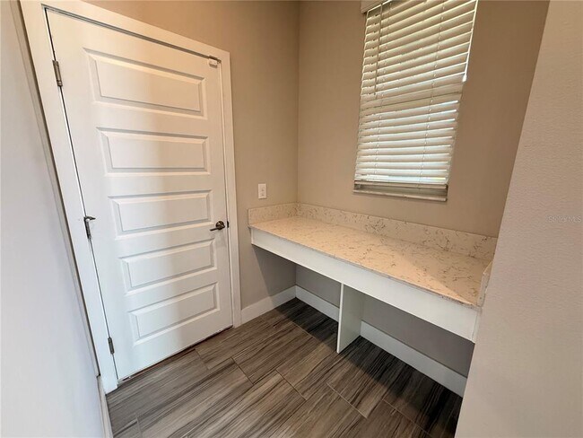 Building Photo - 9800 Little Bluestem Dr