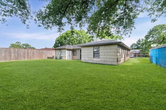 Building Photo - 5532 Meadow Creek Ln