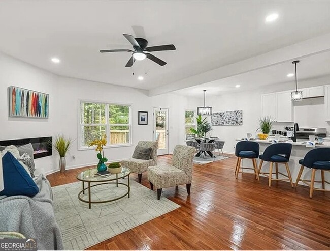 Building Photo - 3925 Pineshore Cir