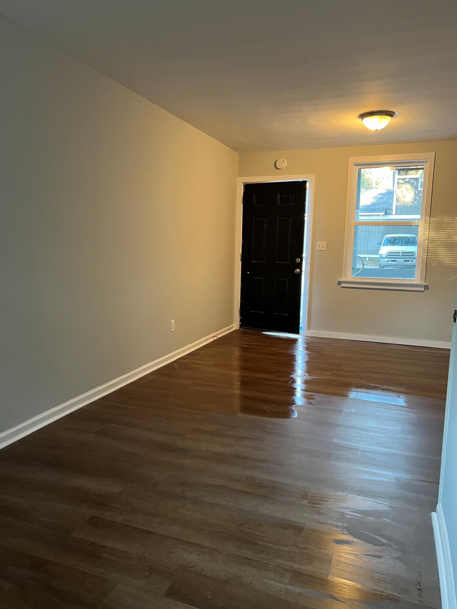 Building Photo - 2413 S Fraser St