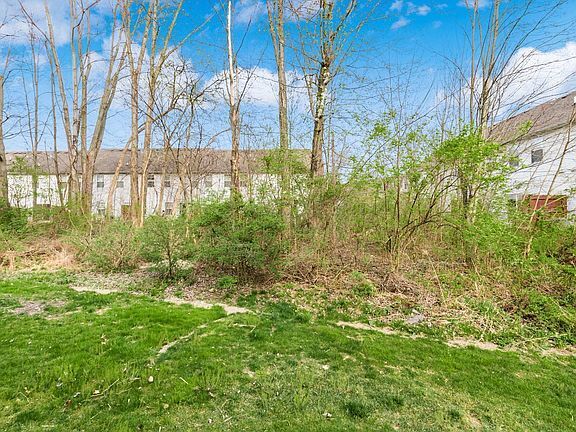 Semi wooded backyard - 657 Grove Cir
