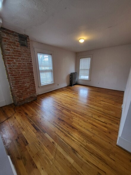 Building Photo - 376 Pearl St