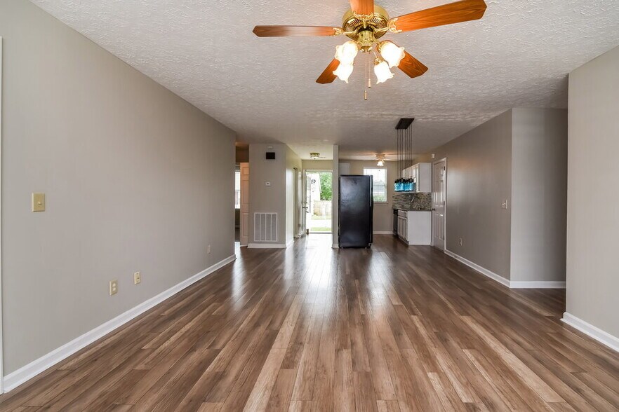 Building Photo - 101 Edgehill Ln