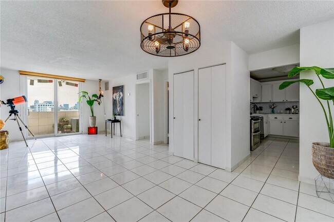 Building Photo - 9400 S Ocean Dr