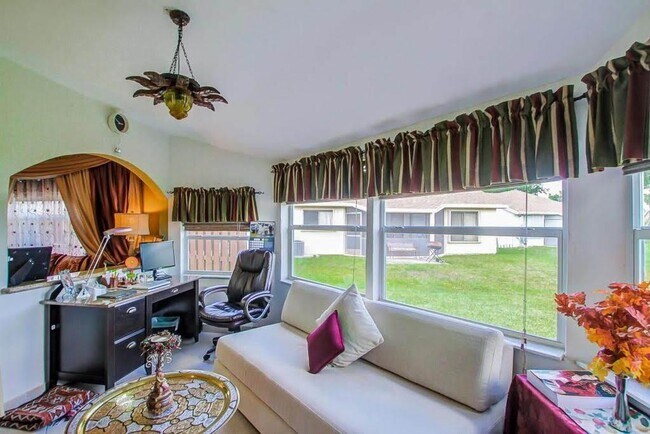 Building Photo - 9709 Sunny Isle Cir