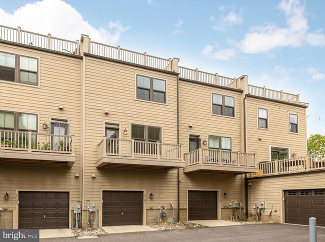 Building Photo - 4707 Van Buren St