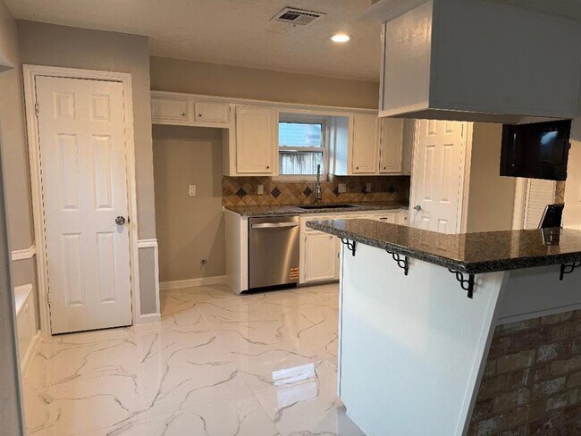 Building Photo - 11213 Lilleux Rd