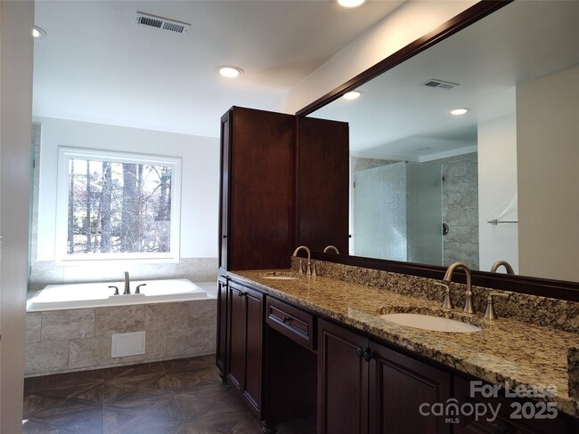 Building Photo - 5206 Dunrobin Ln