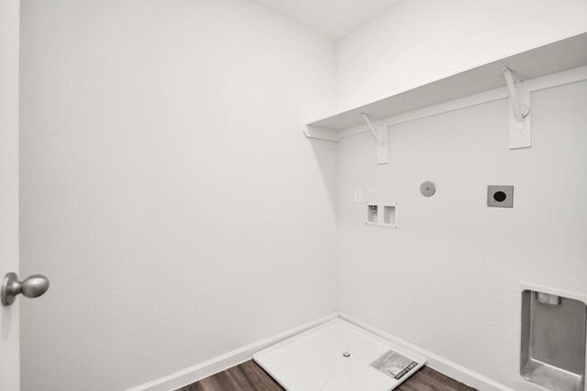 Building Photo - 7810 Carrotwood Ct