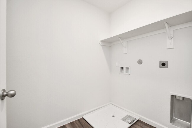 Building Photo - 7819 Royalwood Dr