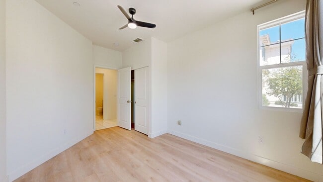 Building Photo - 1605 Rose Clover St