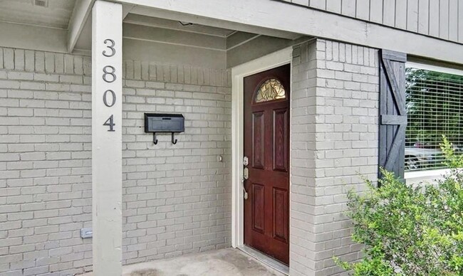 Building Photo - 3804 W Spurgeon St