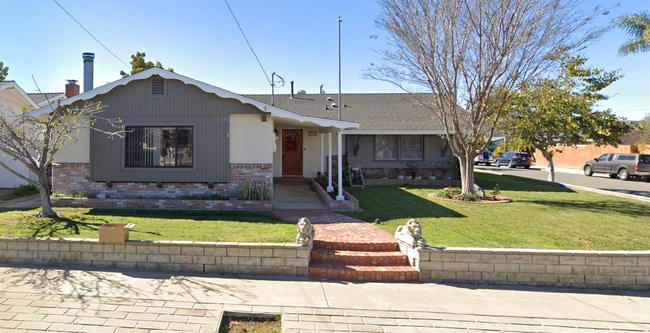 Building Photo - 3BD/2BA HOME AVAILABLE IN NORTH CLAIREMONT ONLY $4,495!