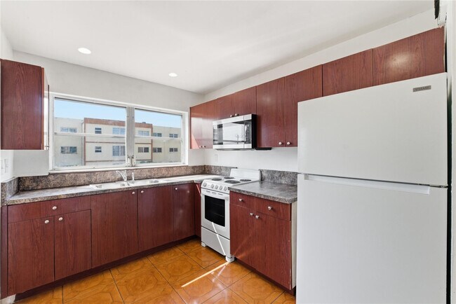 Building Photo - 4044 NW 19th St