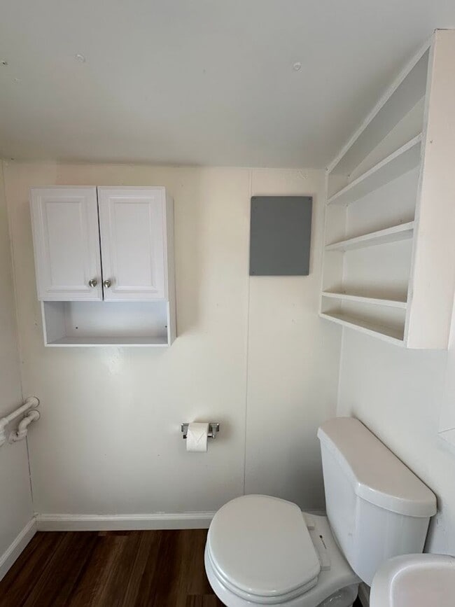 Building Photo - Charming One Bedroom in the Heart of Red Bluff! Pet Friendly!