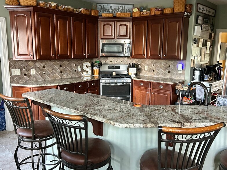 Kitchen - 84 Valley Ln