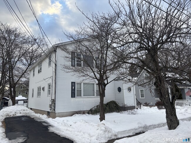 Building Photo - 33 Spring St