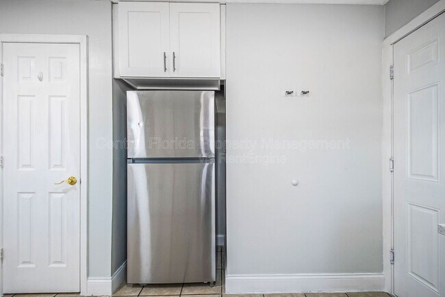 Building Photo - 21 E Celeste St