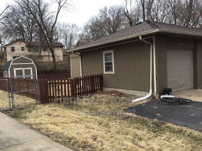 Building Photo - 5034 Hawthorne Ave