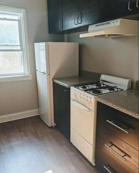 Building Photo - 1353 Hertel Ave