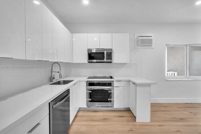 Primary Photo - 2300 SW 3rd Ave