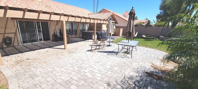 Building Photo - Arrowhead Ranch