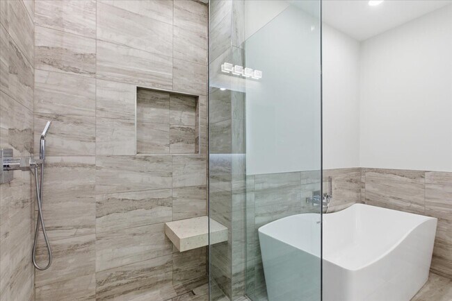 Building Photo - 4101 S Drexel Blvd