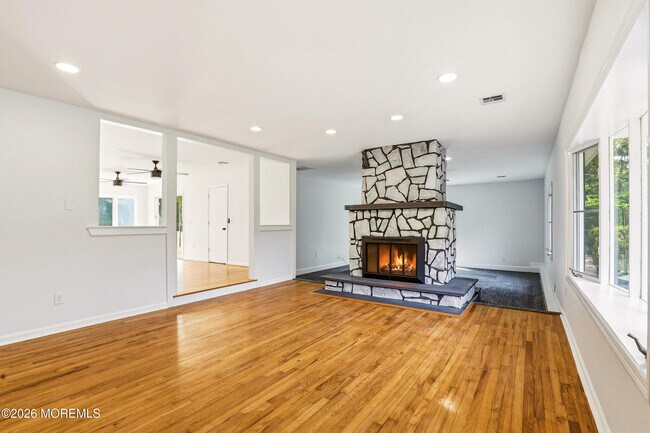 Building Photo - 2021 Paterson Ave