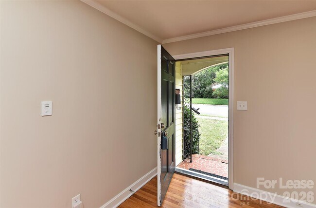 Building Photo - 420 Seneca Pl