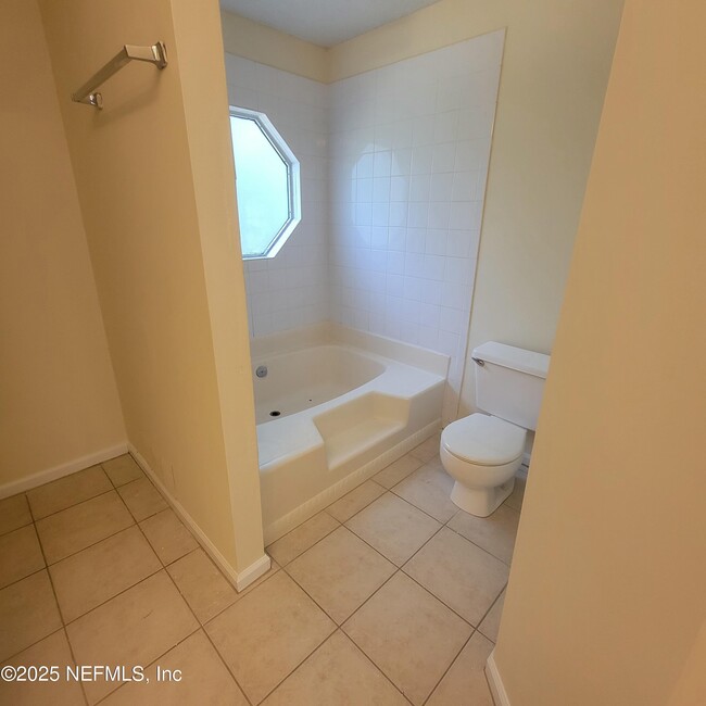 Building Photo - 1714 Chandelier Cir E