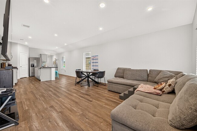 Building Photo - 5411 Wyndham Rdg Ln