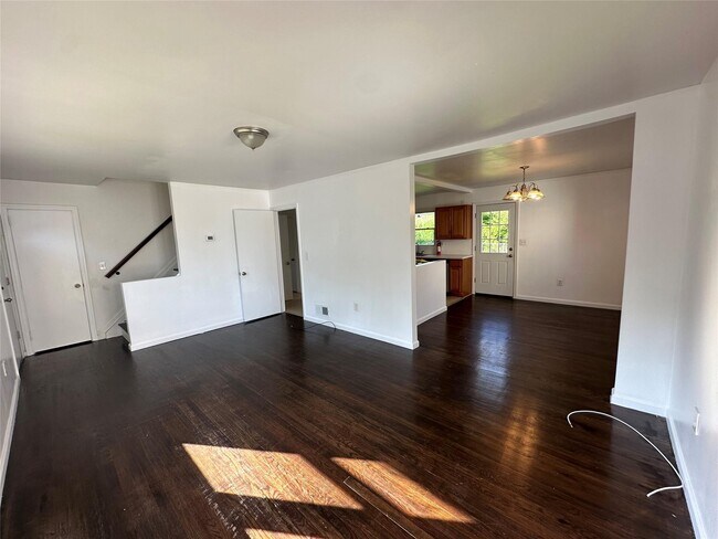Building Photo - 83 Larter Ave