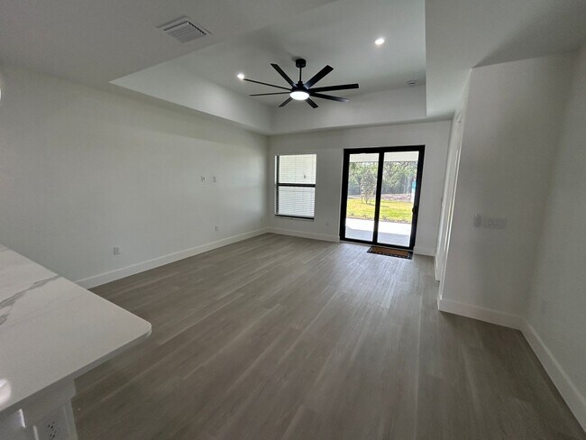 Building Photo - Luxury Duplex for Immediate Rent in Burnt Store Meadows, Punta Gorda