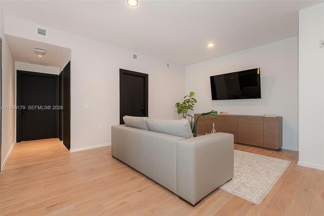 Building Photo - 398 NE 5th St