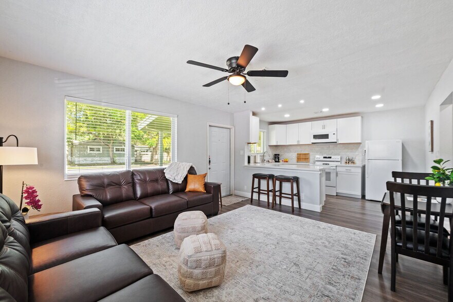 Building Photo - 1244 NW 2nd Ave