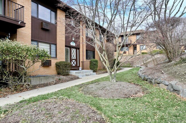 Building Photo - 2 W Lawrence Park Dr