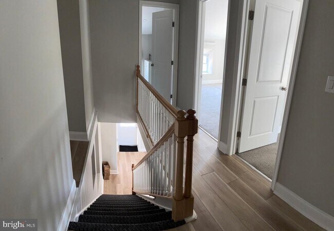 Building Photo - 5543 Ridge Ave