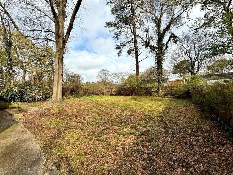 Building Photo - 1449 Lynford Dr SW