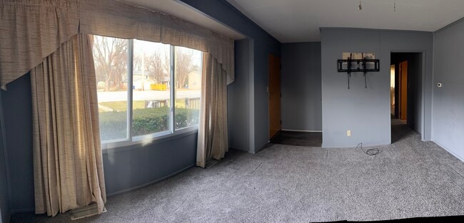 Building Photo - 1031 Field Dr